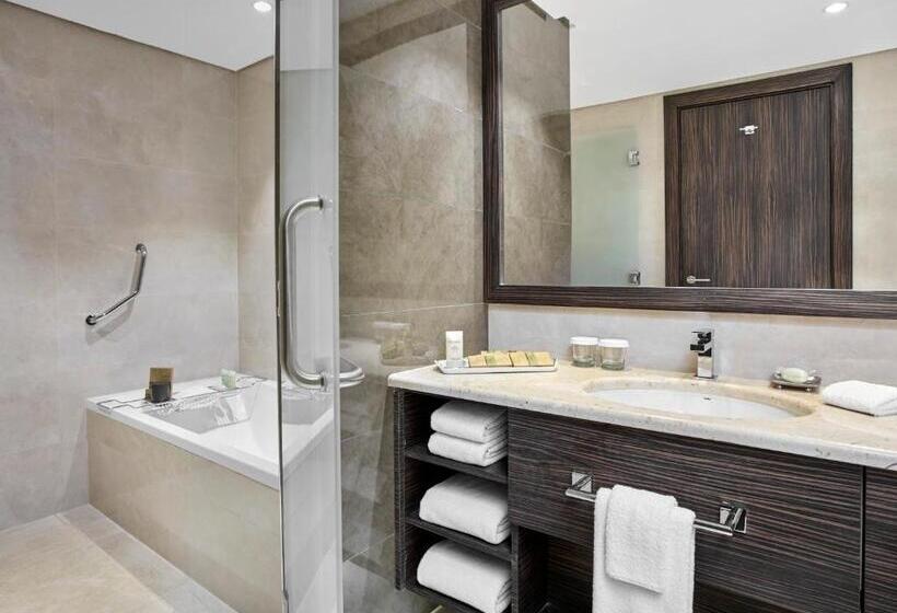 اتاق لوکس با تخت بزرگ, Crowne Plaza Kuwait Al Thuraya City, An Ihg