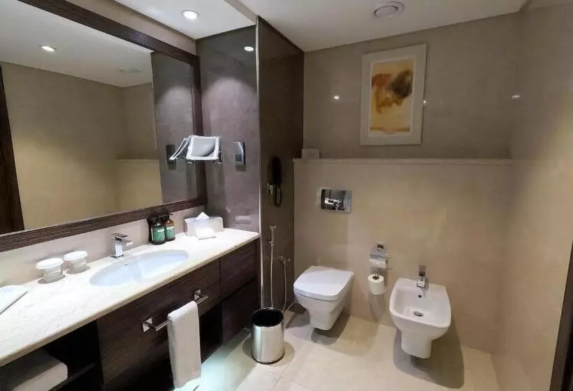 اتاق لوکس با تخت بزرگ, Crowne Plaza Kuwait Al Thuraya City, An Ihg
