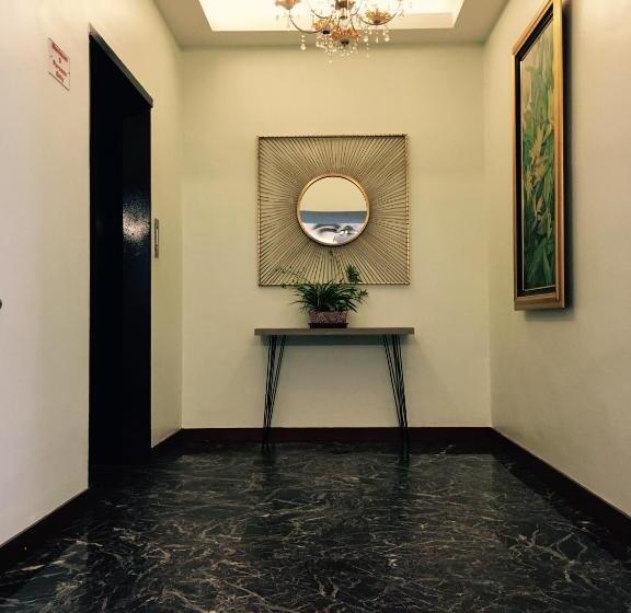 Family Room, D Eastern