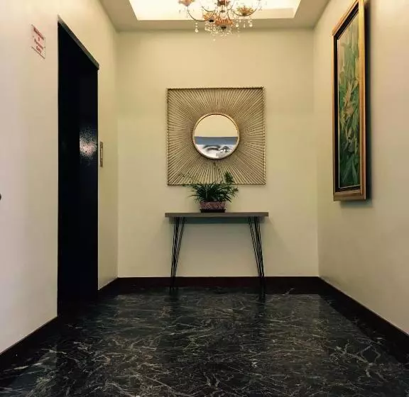 Family Room, D Eastern