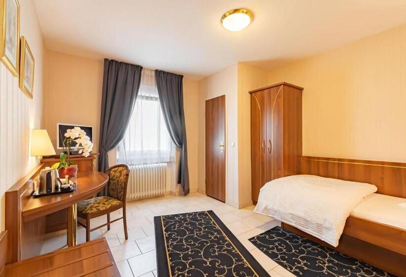 اتاق استاندارد یک نفره, Re Ser Stuff