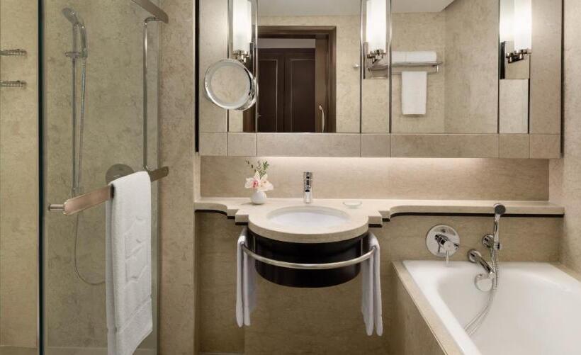 اتاق اجرایی با تخت بزرگ, Shangrila Kuala Lumpur