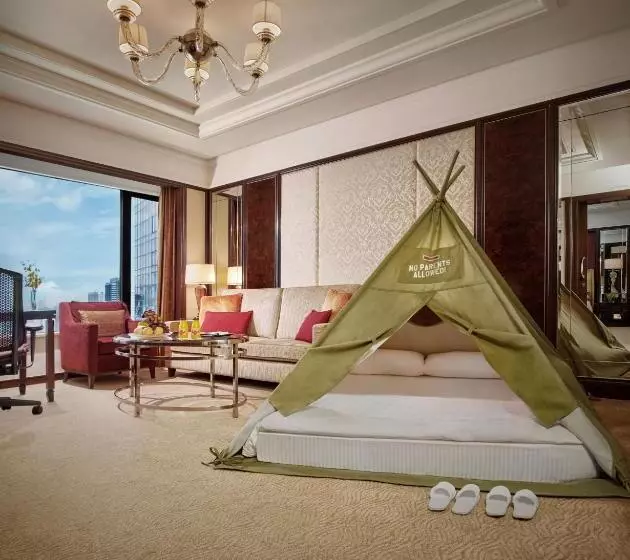 اتاق اجرایی با تخت بزرگ, Shangrila Kuala Lumpur