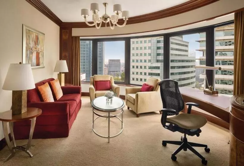 اتاق اجرایی با تخت بزرگ, Shangrila Kuala Lumpur