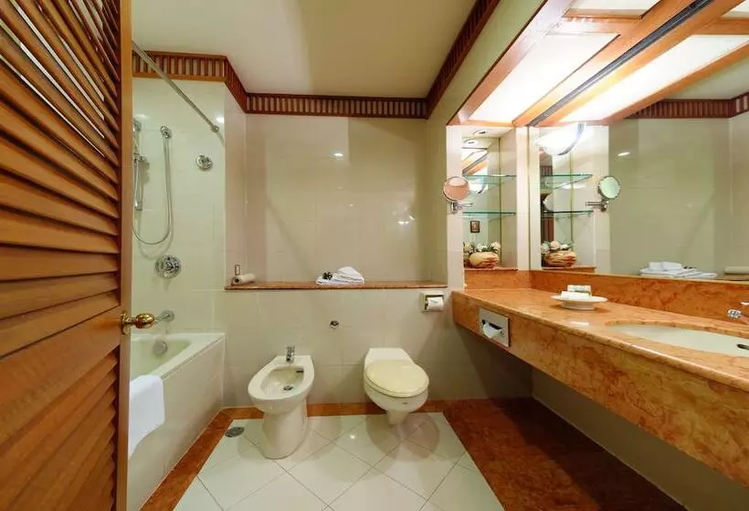 デラックスルーム, The Jesselton