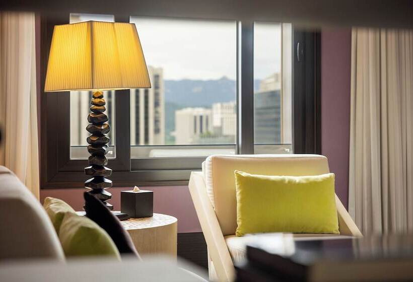 سوئیت کلاب, The Plaza Seoul, Autograph Collection