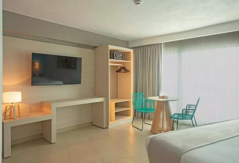 اتاق راحتی با چشم‌انداز دریا, Amares Acapulco