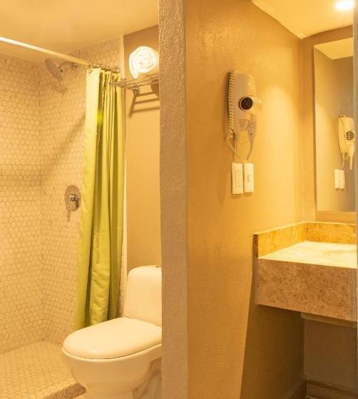 جناح ملكى, Amares Acapulco