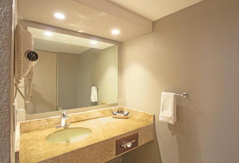 جناح ملكى, Amares Acapulco