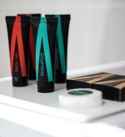 اتاق خانوادگی با چشم‌انداز دریا, Cavalieri Art