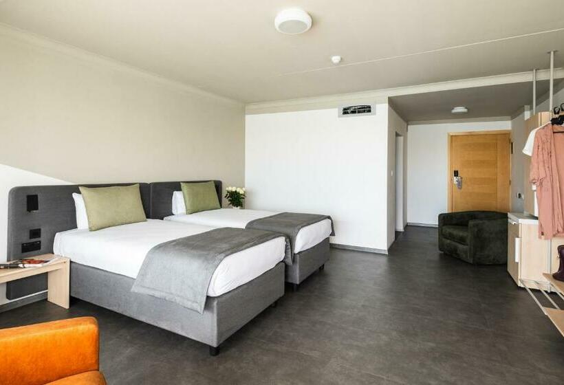 اتاق لوکس با چشم‌انداز دریا, Cavalieri Art