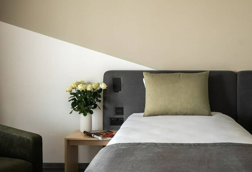 اتاق لوکس با چشم‌انداز دریا, Cavalieri Art