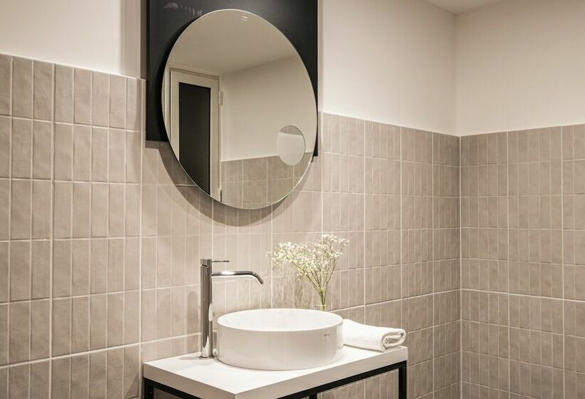 اتاق خانوادگی, Cavalieri Art