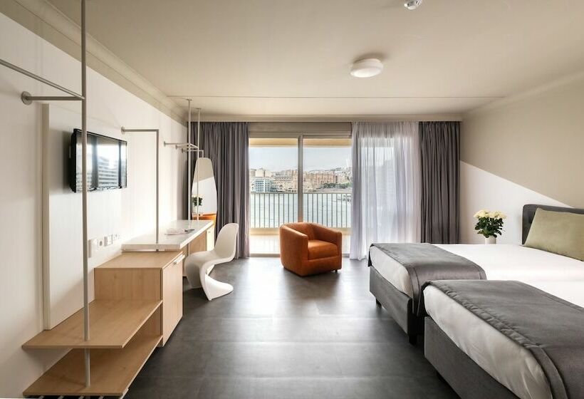 اتاق سه نفره دلوکس با چشم‌انداز دریا, Cavalieri Art