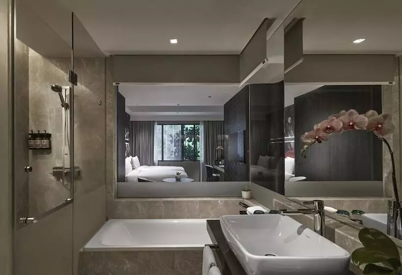 Club Room King Bed, Parkroyal Collection Kuala Lumpur
