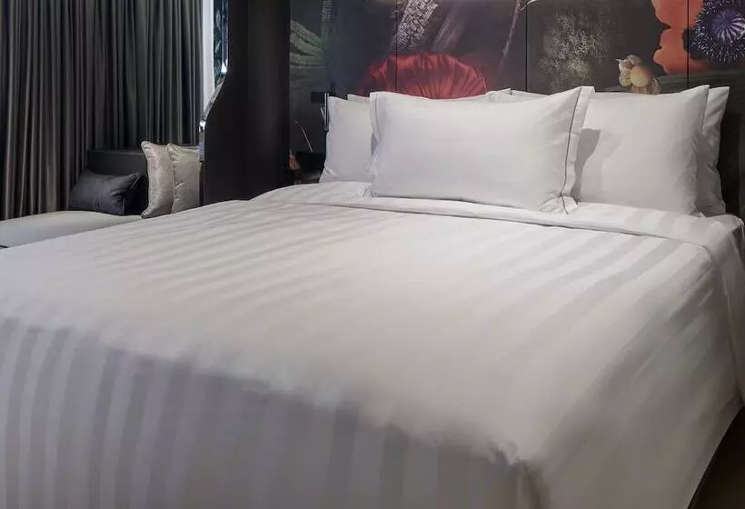 Club Room King Bed, Parkroyal Collection Kuala Lumpur