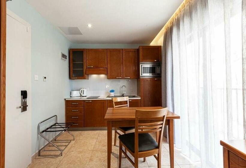 استودیوی استاندارد, Pergola Hotel & Spa