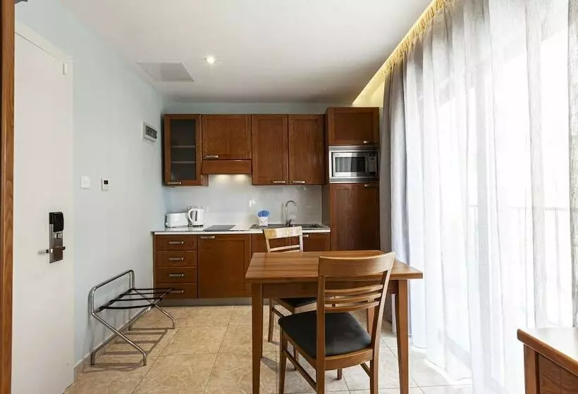 استودیوی استاندارد, Pergola Hotel & Spa