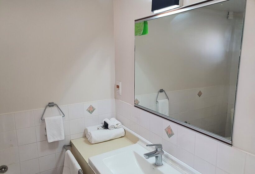 스탠다드 스튜디오, Ascot Epsom Motel