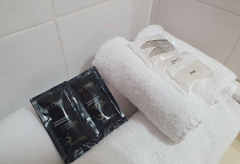 스탠다드 스튜디오, Ascot Epsom Motel