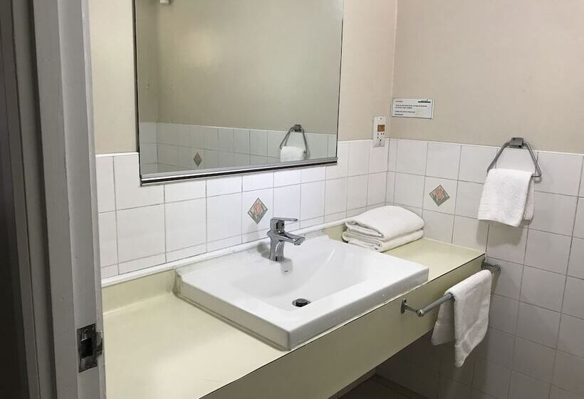 스탠다드 스튜디오, Ascot Epsom Motel