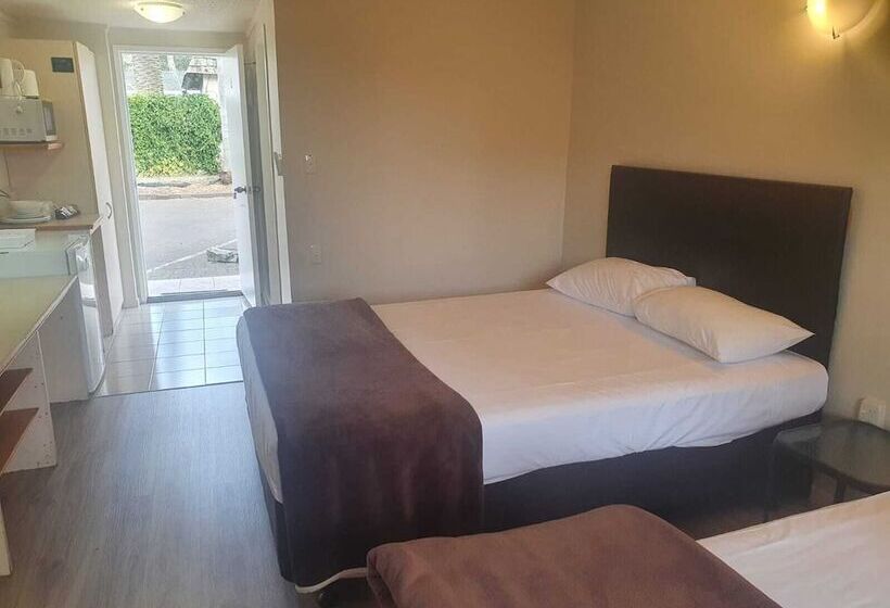 스탠다드 스튜디오, Ascot Epsom Motel