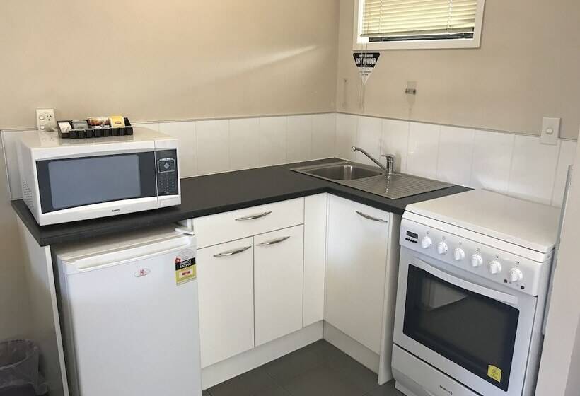패밀리 스위트, Ascot Epsom Motel