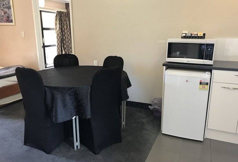 패밀리 스위트, Ascot Epsom Motel