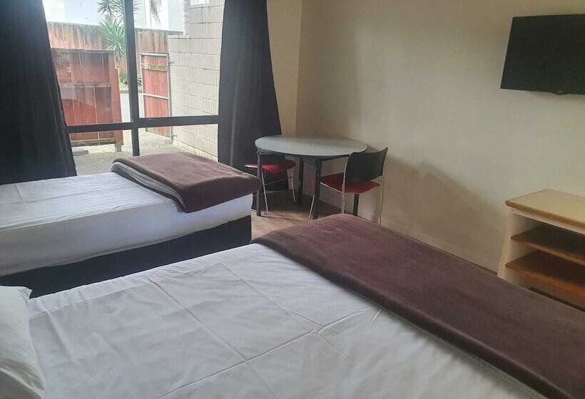 스탠다드 스튜디오, Ascot Epsom Motel