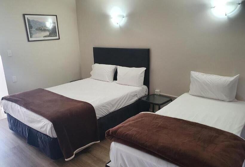 스탠다드 스튜디오, Ascot Epsom Motel