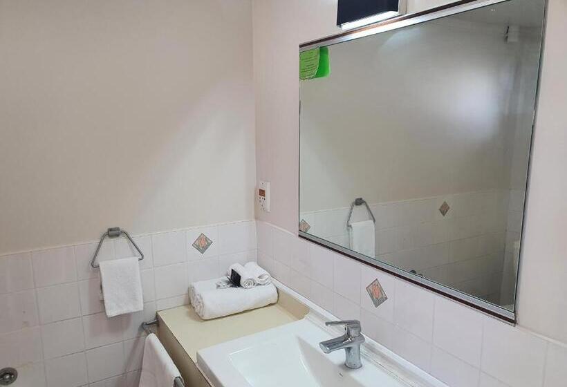 스탠다드 스튜디오, Ascot Epsom Motel