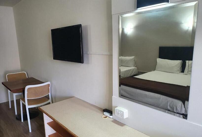 스탠다드 스튜디오, Ascot Epsom Motel