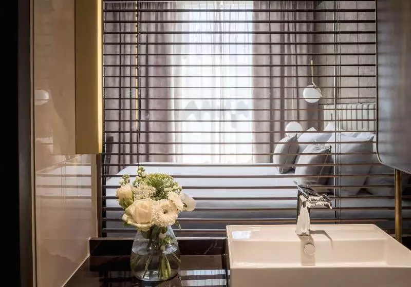 اتاق پریمیوم سه تخته, Anantara Grand Krasnapolsky Amsterdam