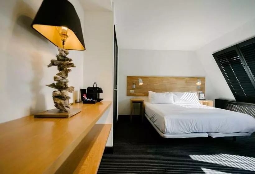 سوییت جونیور, Catalonia Vondel Amsterdam