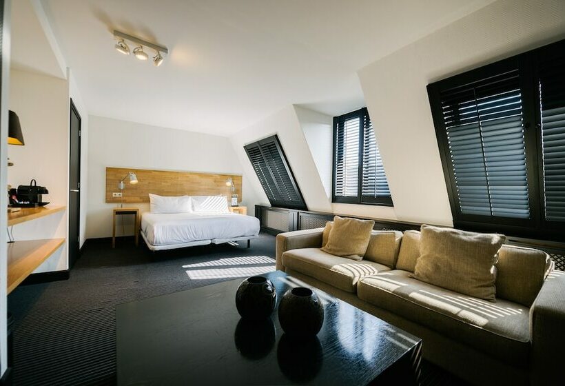 جناح جونيور, Catalonia Vondel Amsterdam