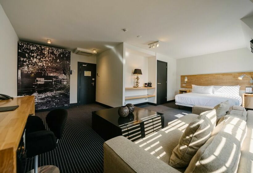 جناح جونيور, Catalonia Vondel Amsterdam