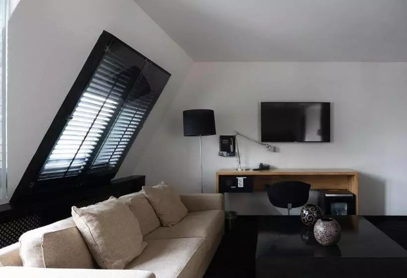 سوییت جونیور, Catalonia Vondel Amsterdam
