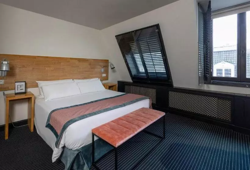 سوییت جونیور, Catalonia Vondel Amsterdam