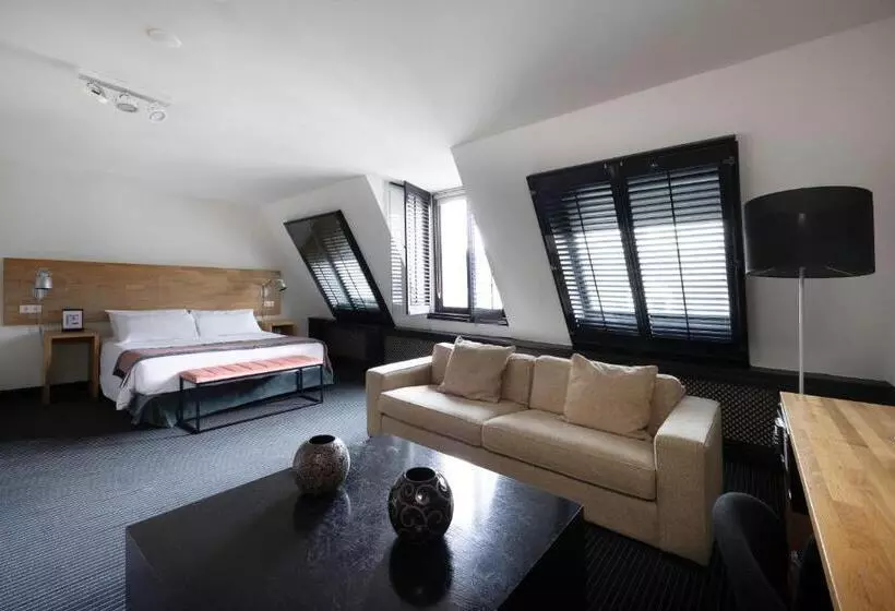 سوییت جونیور, Catalonia Vondel Amsterdam