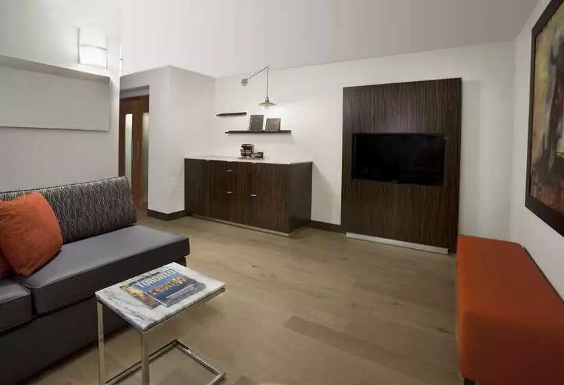 سوئیت جونیور با تخت بزرگ, Hilton Rotterdam