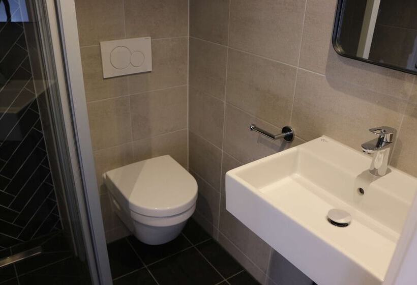 Comfort room with lake view, Spaander Bw Signature Collection