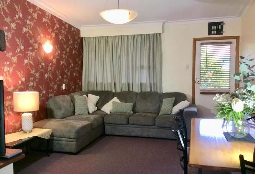 سوئیت 2 خوابه, Aaa Marlin Motel
