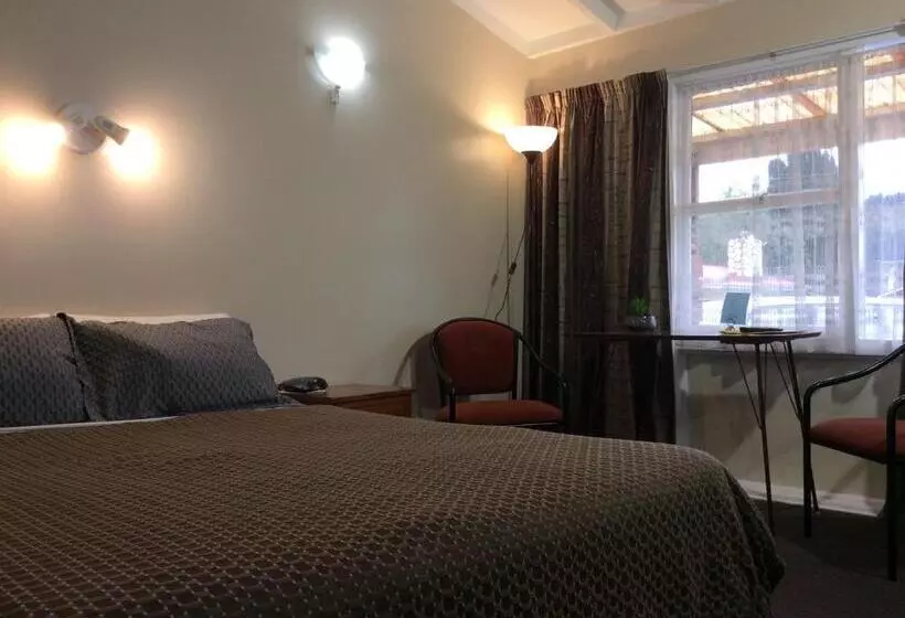 اتاق اکونومی, Aaa Marlin Motel