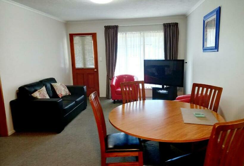 דירת חדר, Academy Lodge Motel