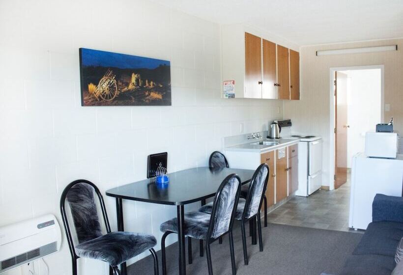 דירת חדר, Alpine Motel