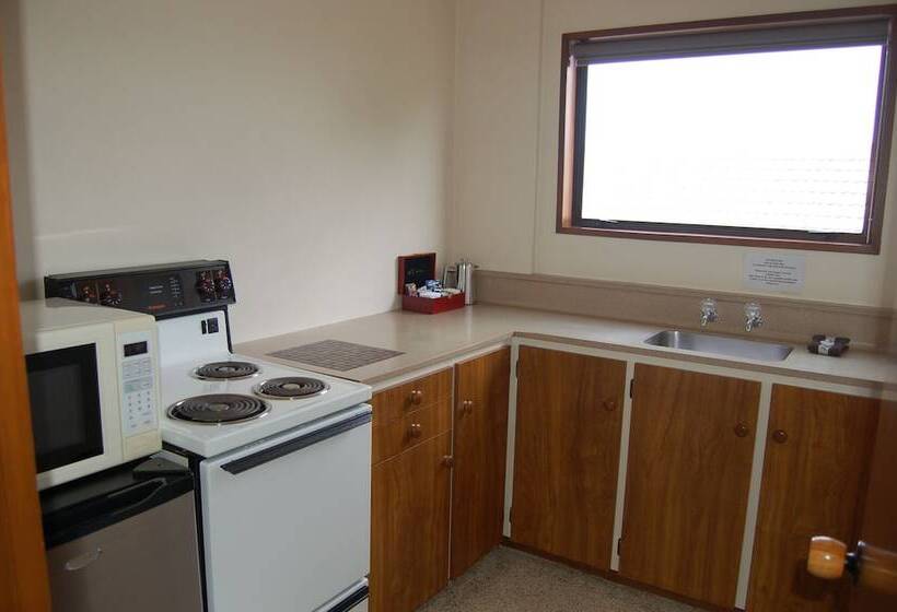 דירת שני חדרים, Carisbrook Motel