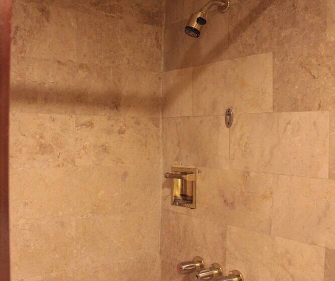 اتاق لوکس, Fort Ilocandia Resort Hotel