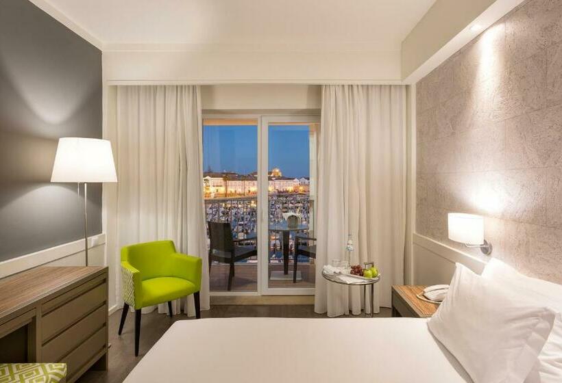 اتاق سوپریور با چشم‌انداز, AP Eva Senses