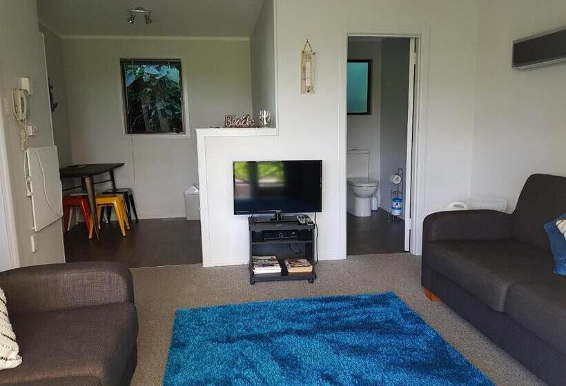 منزل غرفتين نوم, Coastal Motor Lodge