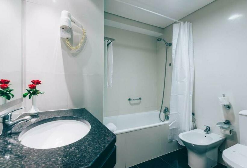 اتاق لوکس با چشمانداز, Muthu Raga Madeira